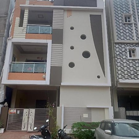 فيساخاباتنام Sri Govinda Nilayam Home Stay 1 المظهر الخارجي الصورة