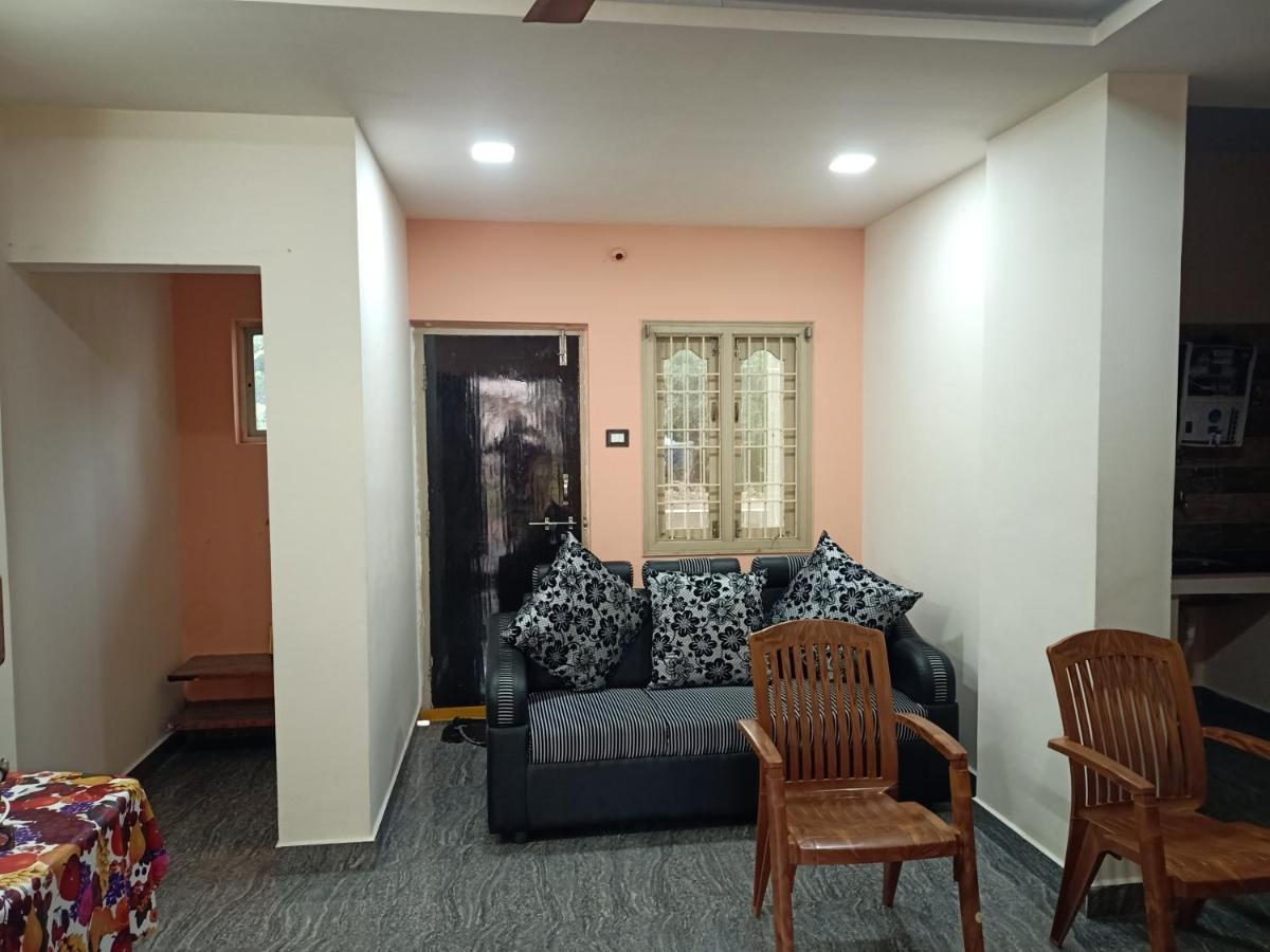 فيساخاباتنام Sri Govinda Nilayam Home Stay 1 المظهر الخارجي الصورة