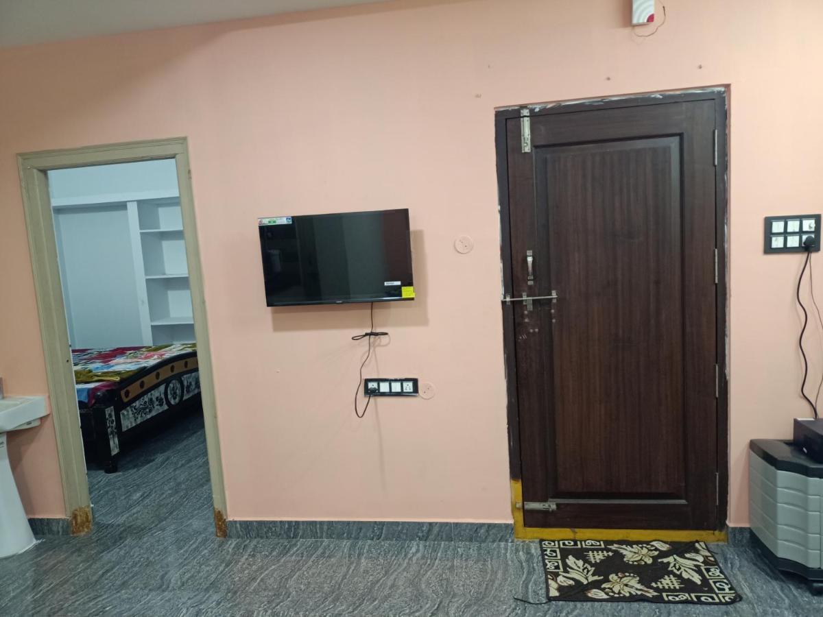 فيساخاباتنام Sri Govinda Nilayam Home Stay 1 المظهر الخارجي الصورة