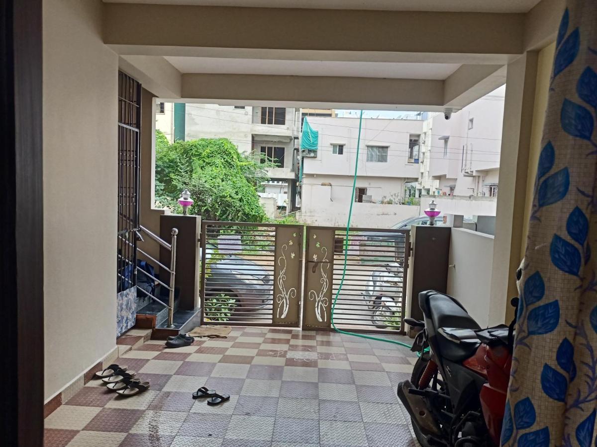 فيساخاباتنام Sri Govinda Nilayam Home Stay 1 المظهر الخارجي الصورة