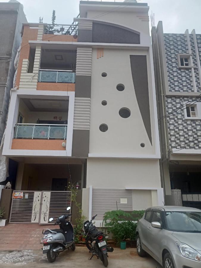 فيساخاباتنام Sri Govinda Nilayam Home Stay 1 المظهر الخارجي الصورة